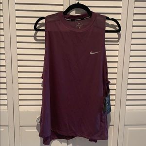 NWT women’s Nike breathable dri-fit yoga top